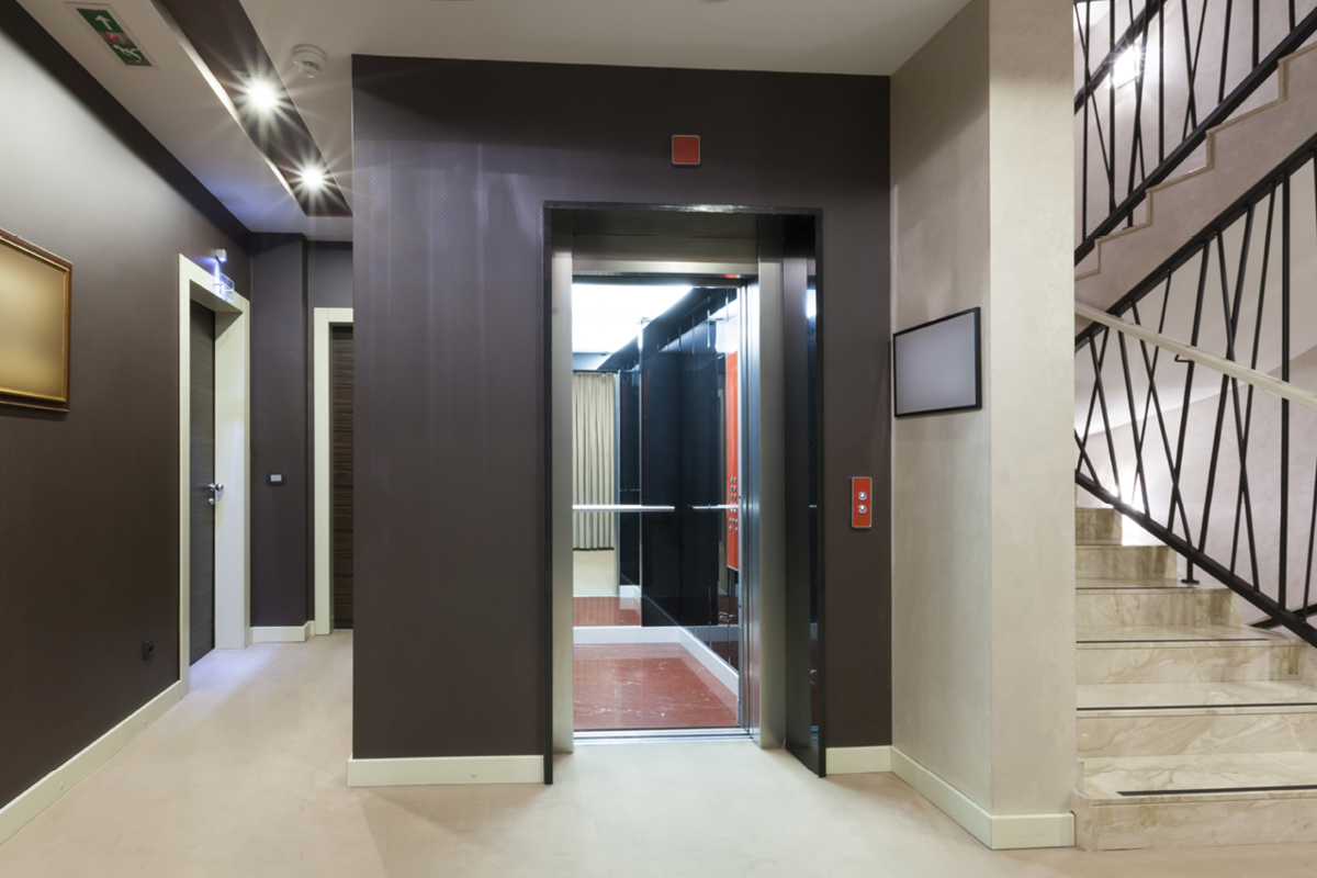 Qui doit financer les frais d’entretien et d’installation d’un ascenseur dans une copropriété ?>